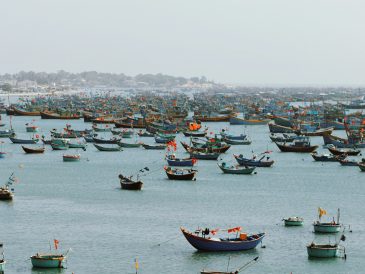 fishing-boats-afloat-the-waters-of-mui-ne