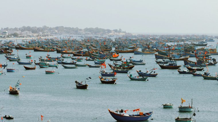 fishing-boats-afloat-the-waters-of-mui-ne