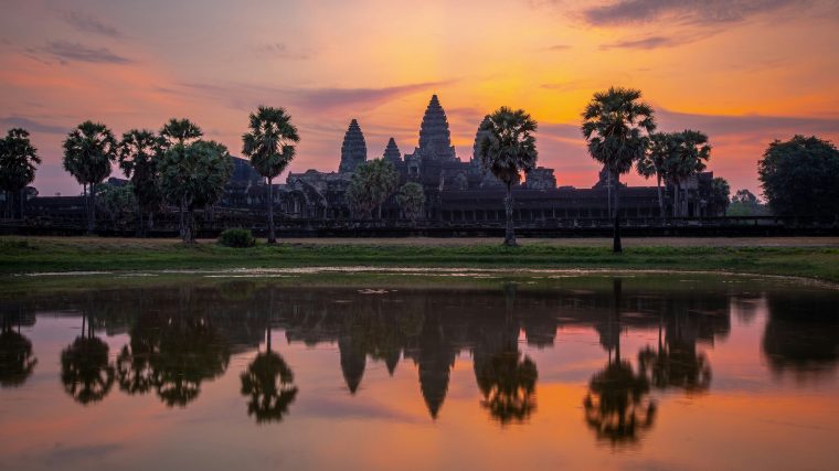 landscape-of-angkor-wat-reflecting-on-water